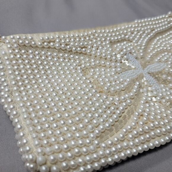 Vintage white pearl clutch - exquisite handcrafted evening bag from Japan - Picture 9 of 10
